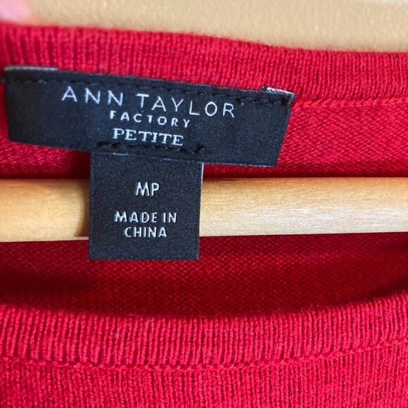 #69 Ann Taylor Red Pullover Sweater, Size Medium Petite - Picture 2 of 5
